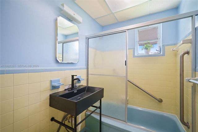 14031 NW 5th Ave, Miami, FL 33168