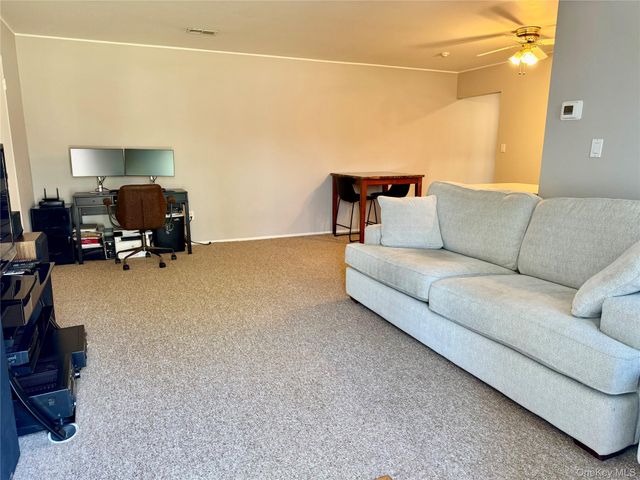 1 El Camino Court 1E, Coram, NY 11727