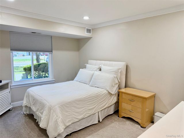 1 El Camino Court 1E, Coram, NY 11727