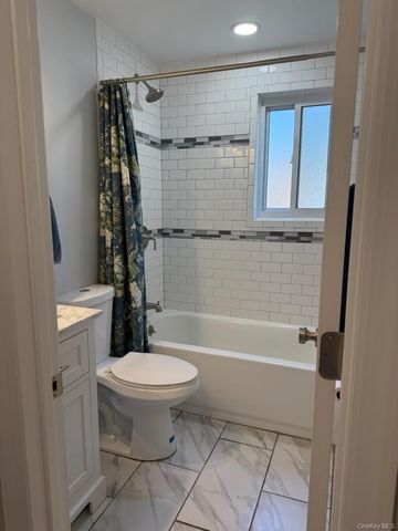 1 El Camino Court 1E, Coram, NY 11727