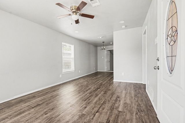 2475 Volga Avenue, Dallas, TX 75216