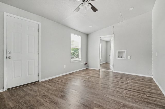 2475 Volga Avenue, Dallas, TX 75216