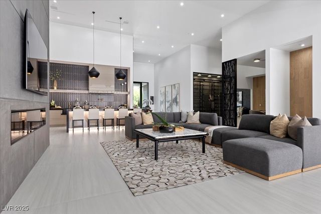 38 Skybird Court, Las Vegas, NV 89135