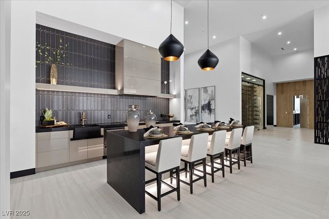 38 Skybird Court, Las Vegas, NV 89135