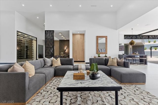 38 Skybird Court, Las Vegas, NV 89135