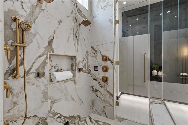 38 Skybird Court, Las Vegas, NV 89135