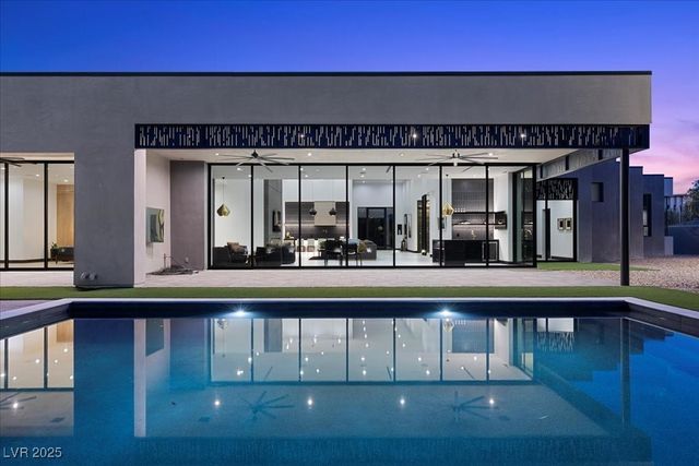 38 Skybird Court, Las Vegas, NV 89135