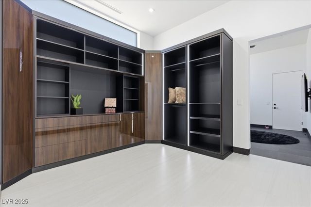 38 Skybird Court, Las Vegas, NV 89135