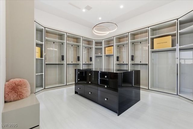 38 Skybird Court, Las Vegas, NV 89135