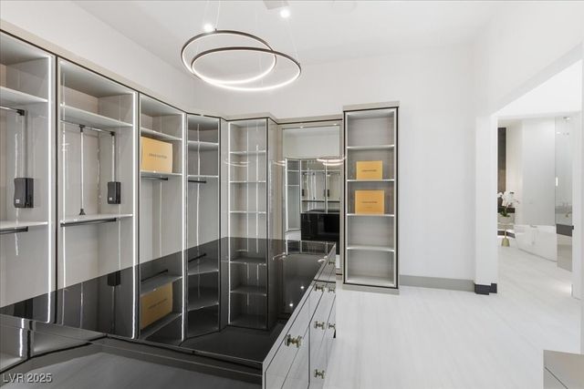 38 Skybird Court, Las Vegas, NV 89135