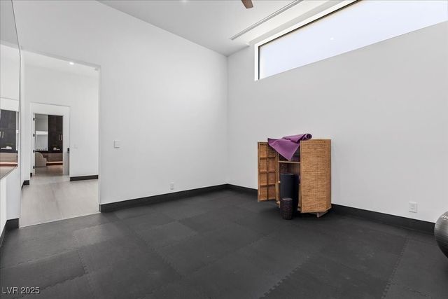 38 Skybird Court, Las Vegas, NV 89135