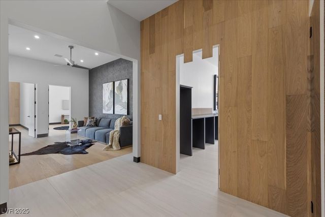 38 Skybird Court, Las Vegas, NV 89135