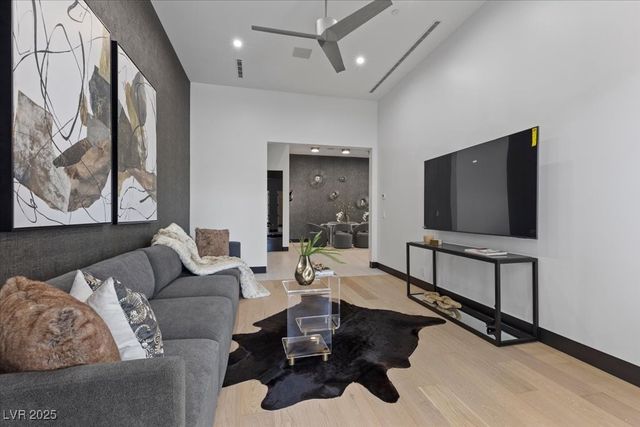 38 Skybird Court, Las Vegas, NV 89135