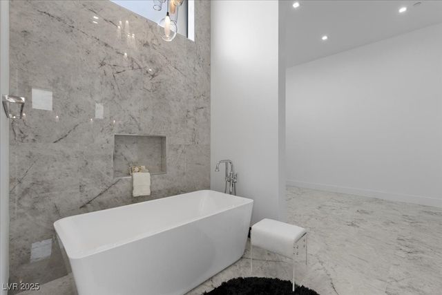 38 Skybird Court, Las Vegas, NV 89135