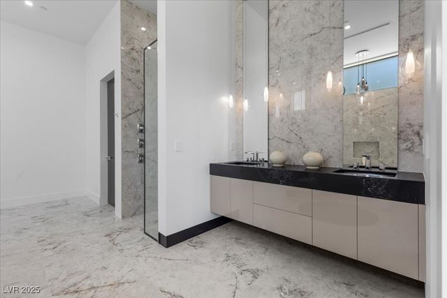 38 Skybird Court, Las Vegas, NV 89135