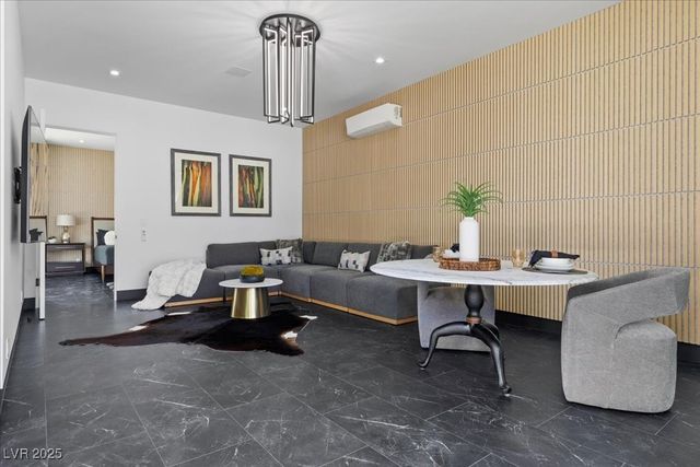 38 Skybird Court, Las Vegas, NV 89135