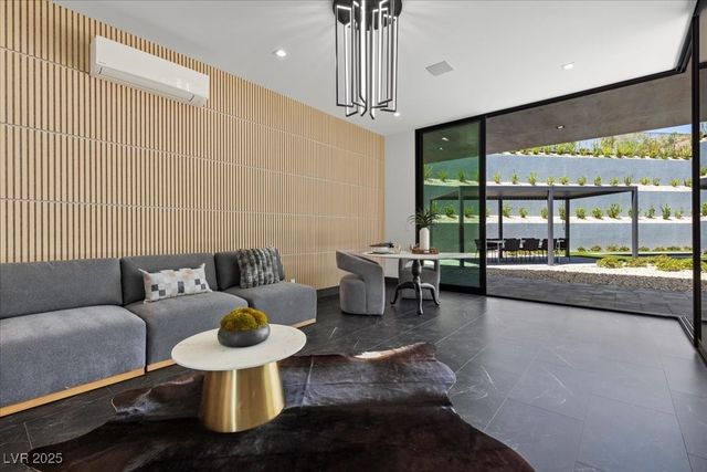 38 Skybird Court, Las Vegas, NV 89135