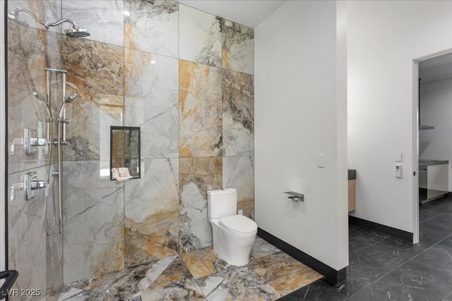 38 Skybird Court, Las Vegas, NV 89135