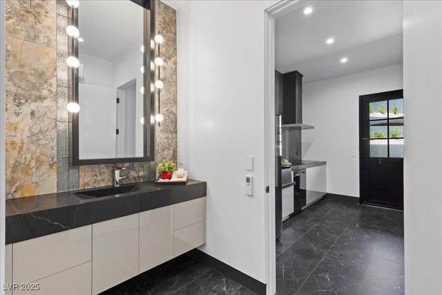 38 Skybird Court, Las Vegas, NV 89135