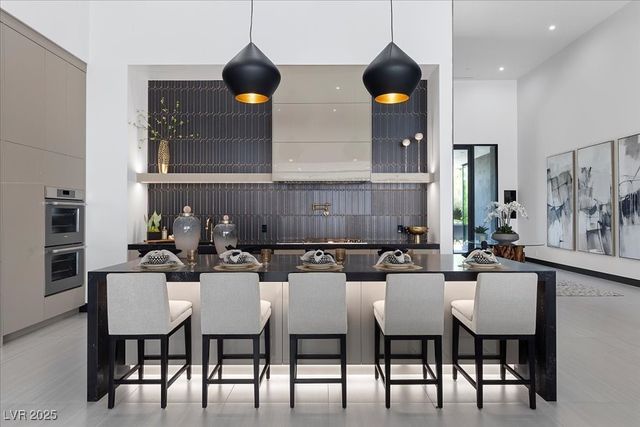 38 Skybird Court, Las Vegas, NV 89135