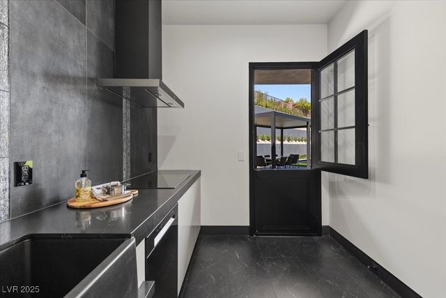 38 Skybird Court, Las Vegas, NV 89135