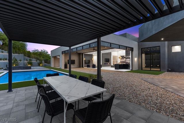 38 Skybird Court, Las Vegas, NV 89135