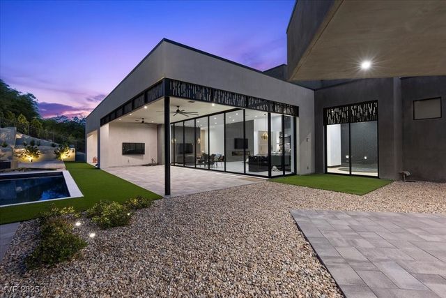 38 Skybird Court, Las Vegas, NV 89135