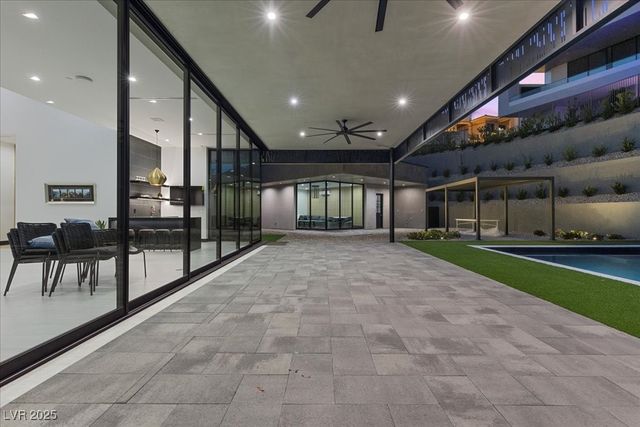 38 Skybird Court, Las Vegas, NV 89135