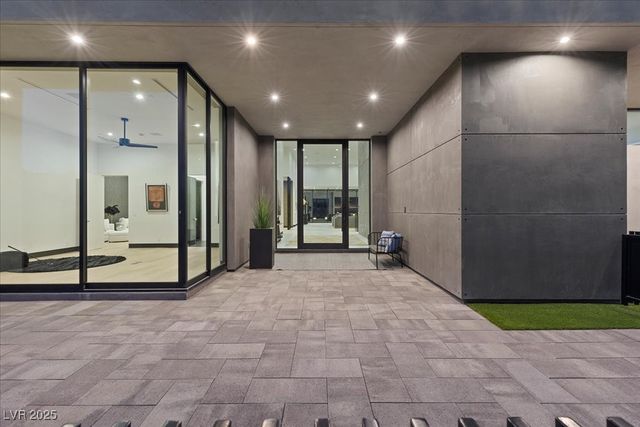 38 Skybird Court, Las Vegas, NV 89135