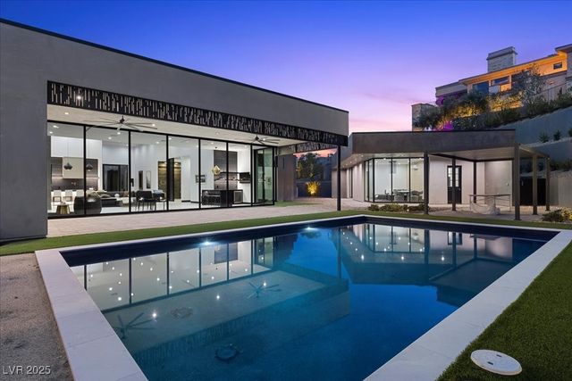 38 Skybird Court, Las Vegas, NV 89135