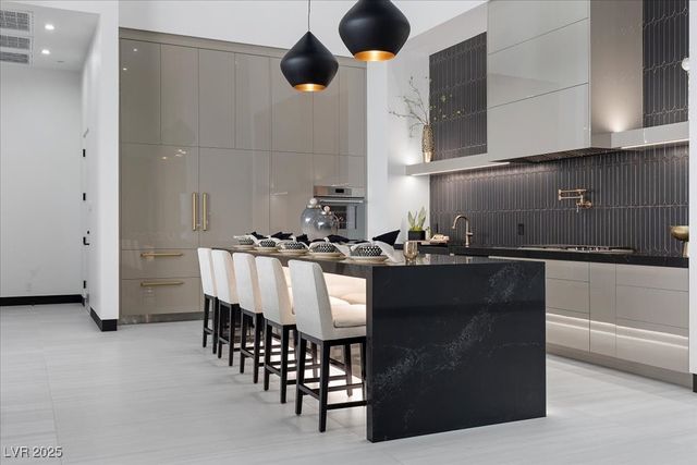 38 Skybird Court, Las Vegas, NV 89135