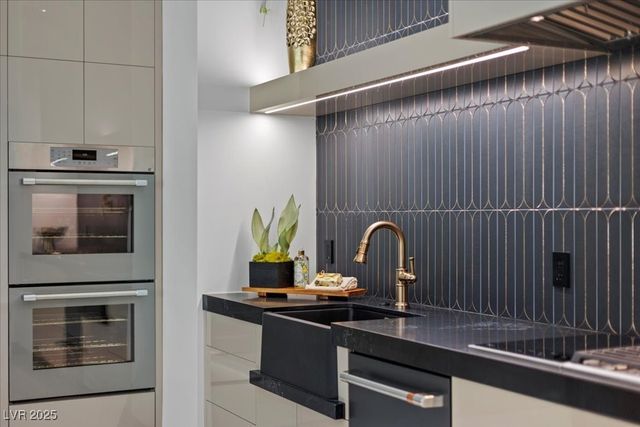 38 Skybird Court, Las Vegas, NV 89135