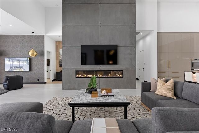 38 Skybird Court, Las Vegas, NV 89135