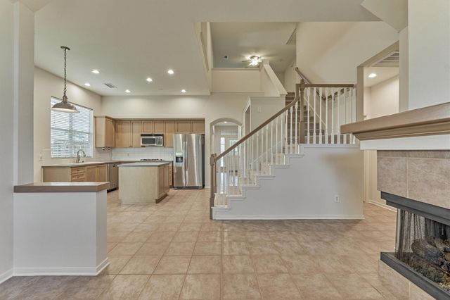 89 N Apple Springs Circle, The Woodlands, TX 77382