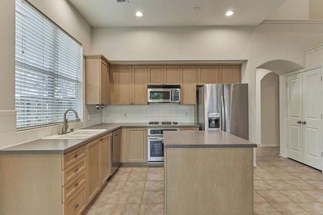 89 N Apple Springs Circle, The Woodlands, TX 77382