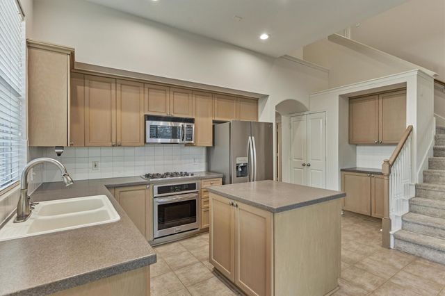 89 N Apple Springs Circle, The Woodlands, TX 77382