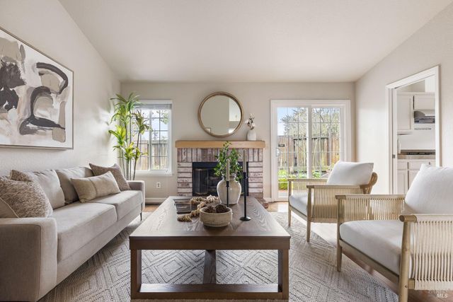 8814 Clothier Ln, Cotati, CA 94931