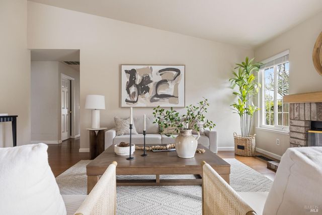 8814 Clothier Ln, Cotati, CA 94931