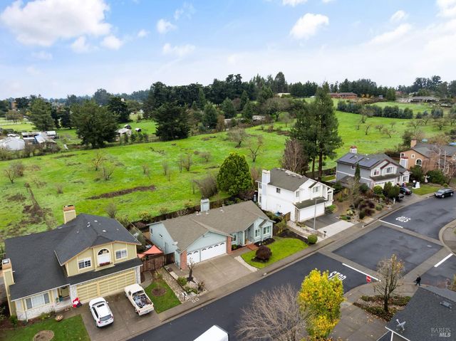 8814 Clothier Ln, Cotati, CA 94931