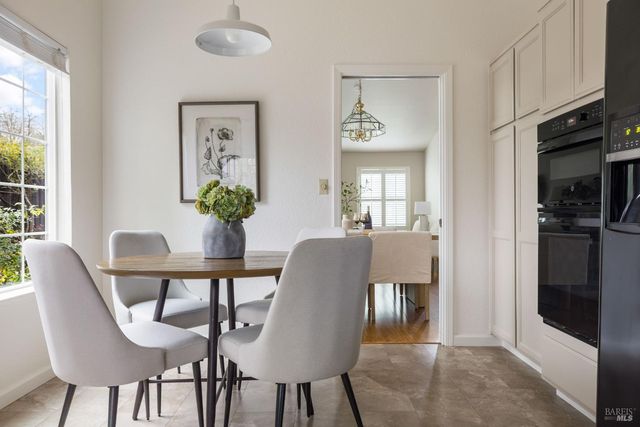 8814 Clothier Ln, Cotati, CA 94931