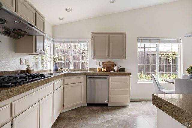 8814 Clothier Ln, Cotati, CA 94931