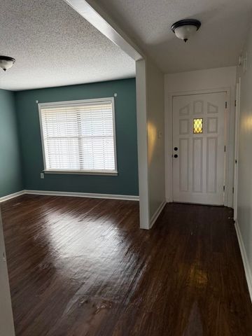 8518 CHIMNEYROCK BLVD, Memphis, TN 38016