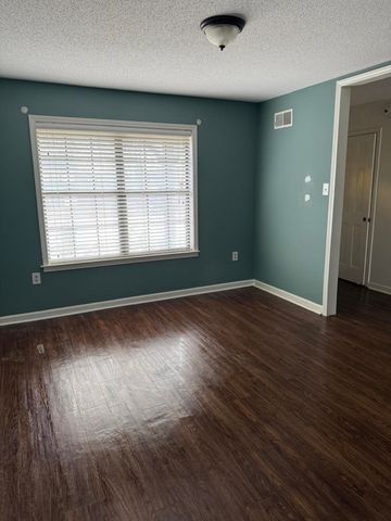 8518 CHIMNEYROCK BLVD, Memphis, TN 38016