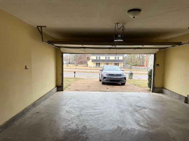 8518 CHIMNEYROCK BLVD, Memphis, TN 38016