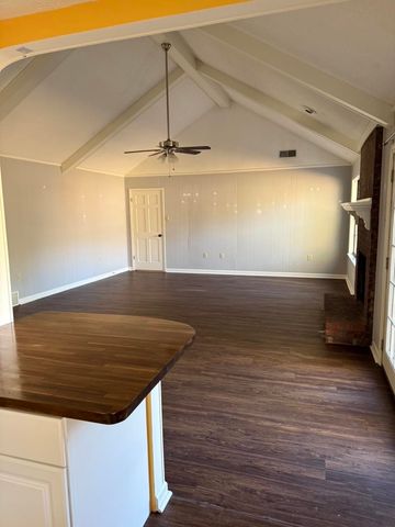 8518 CHIMNEYROCK BLVD, Memphis, TN 38016