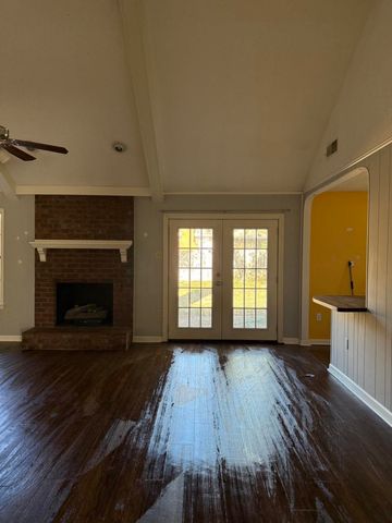 8518 CHIMNEYROCK BLVD, Memphis, TN 38016