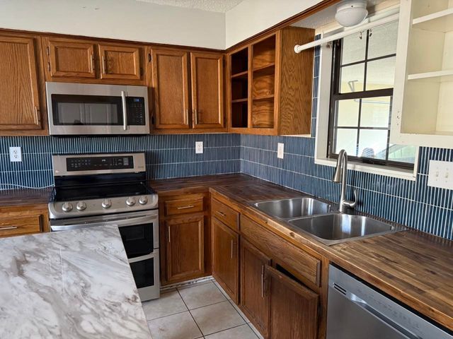 8518 CHIMNEYROCK BLVD, Memphis, TN 38016