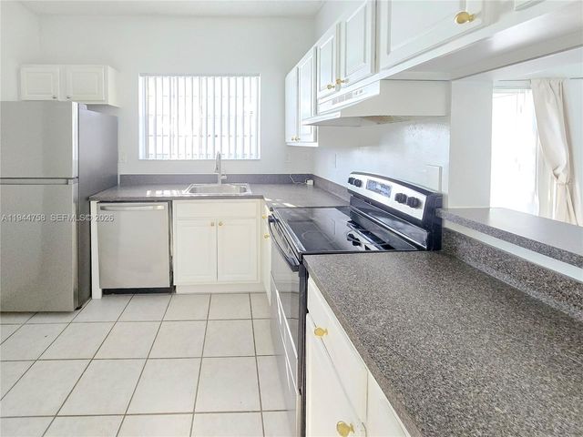 2331 NW 96th Ter 17L, Pembroke Pines, FL 33024