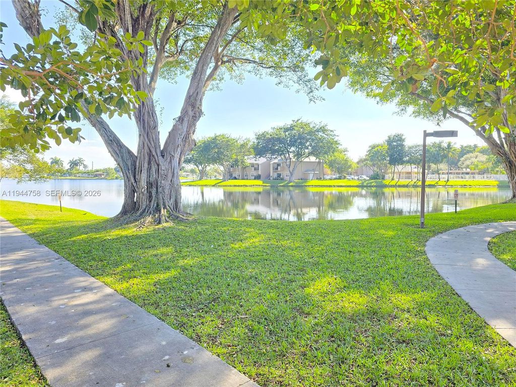 2331 NW 96th Ter 17L, Pembroke Pines, FL 33024