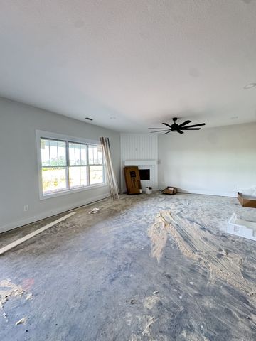 214 Low Plains Ln, Clarksville, TN 37043